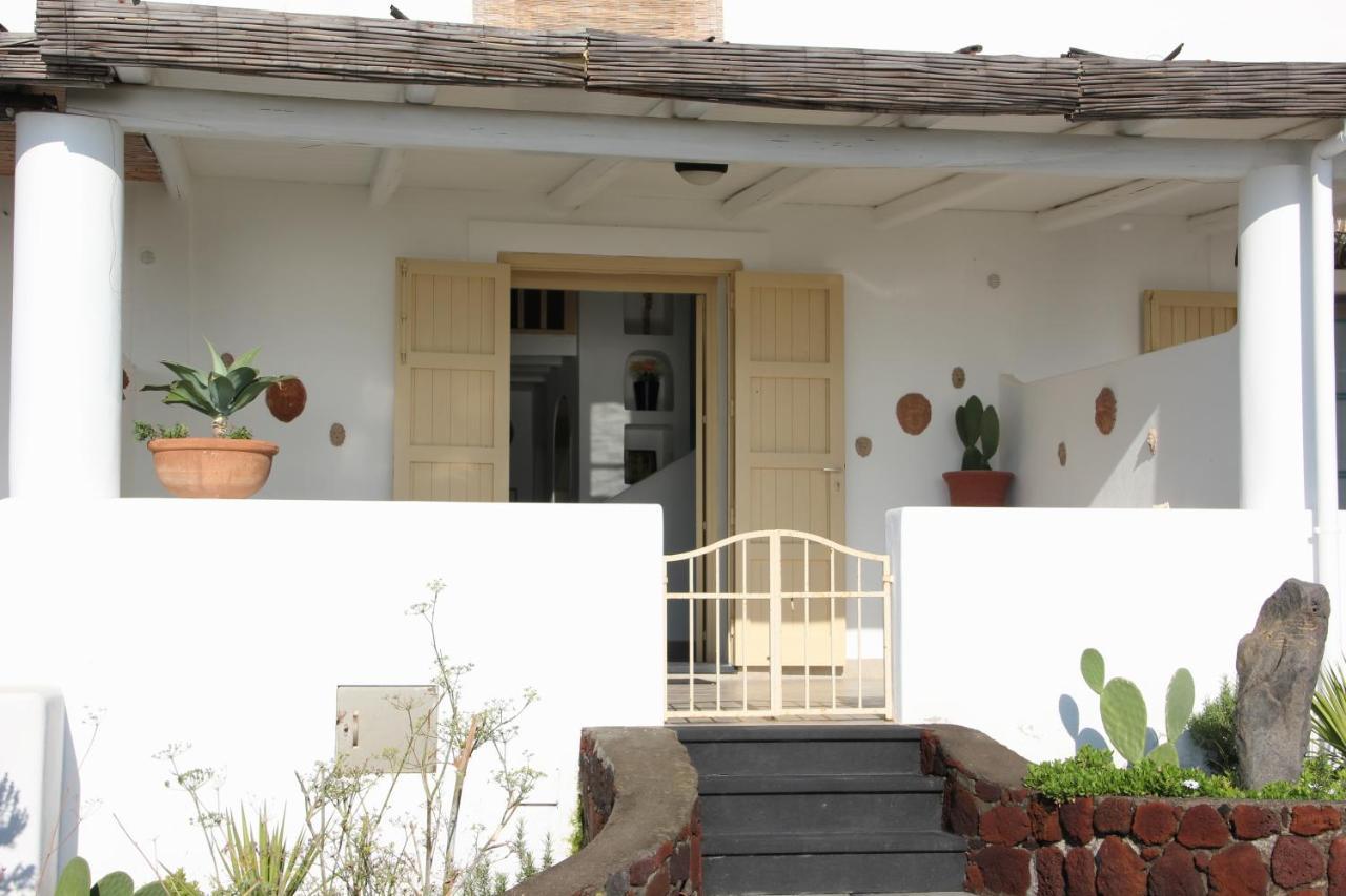 Villa Ginestra Sulla Spiaggia Di Stromboli Kültér fotó